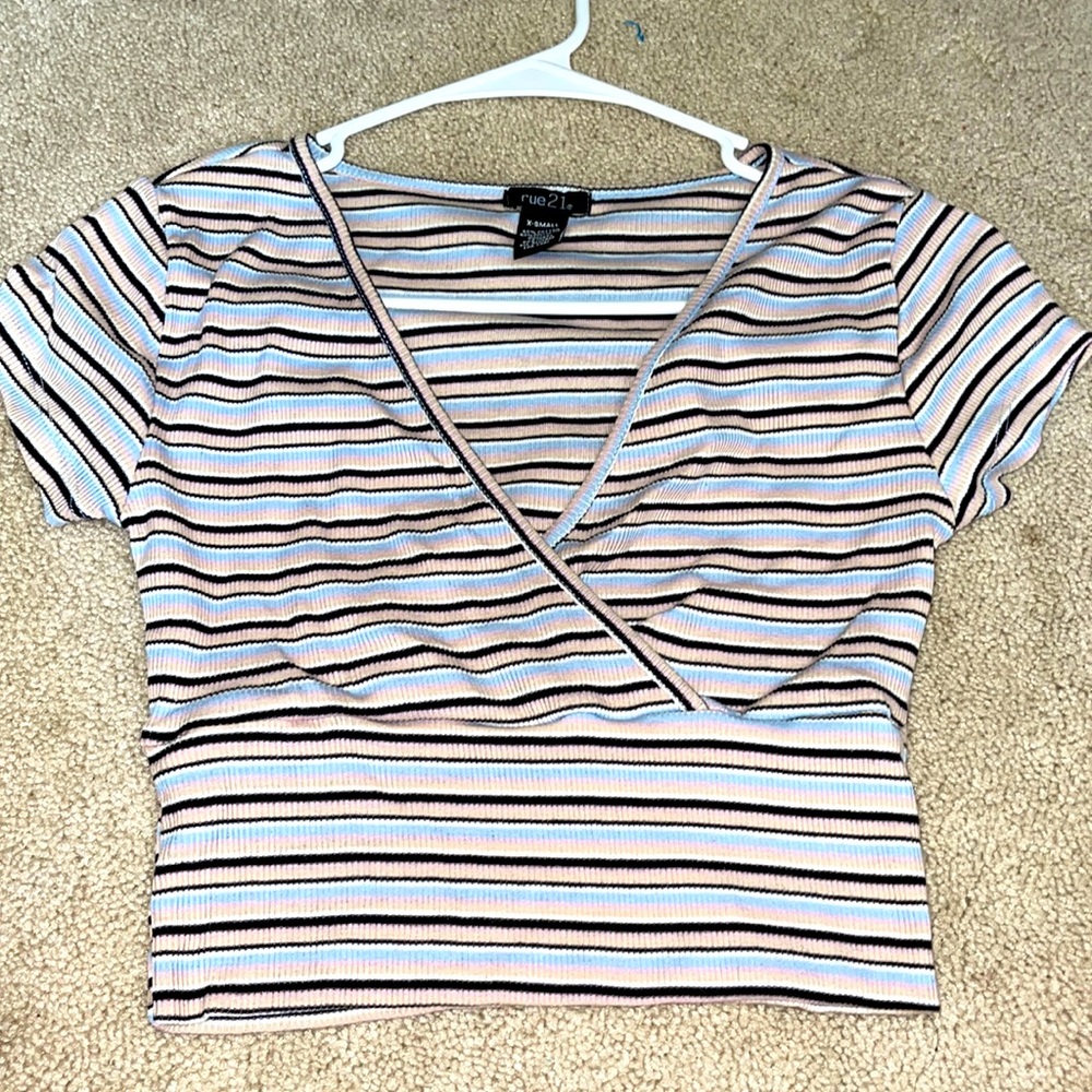 Cropped stripped top, v neck